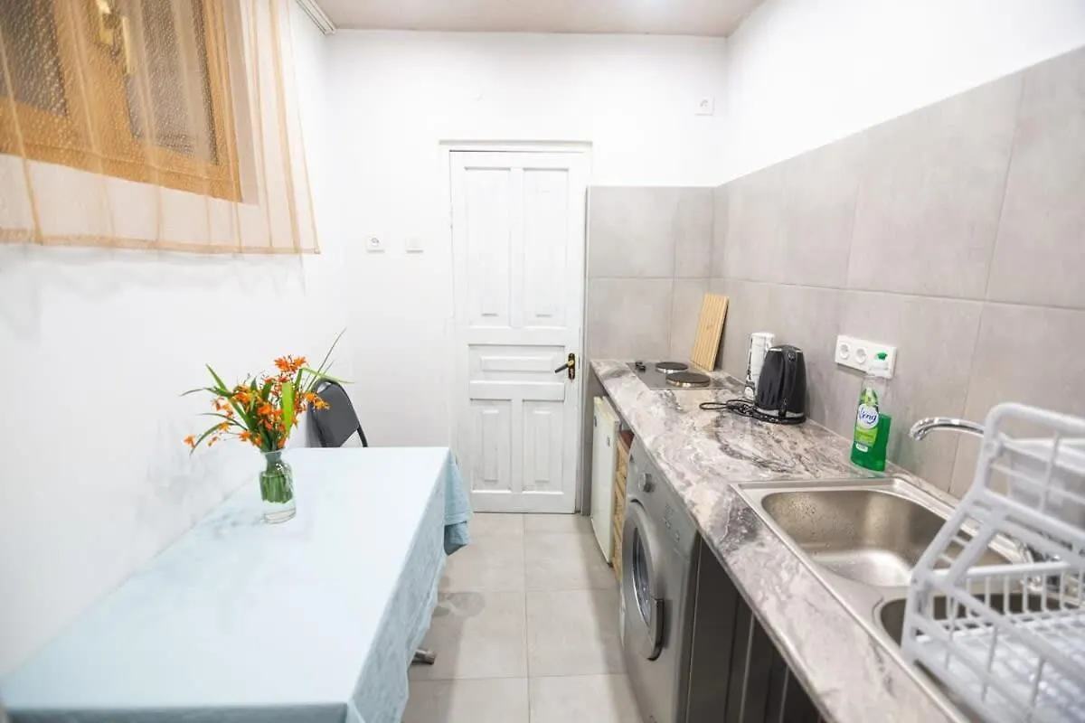 Stylish Apartment In Historic Building Batumi