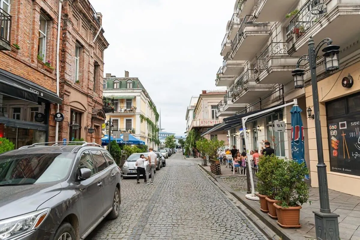 Stylish Apartment In Historic Building Batumi