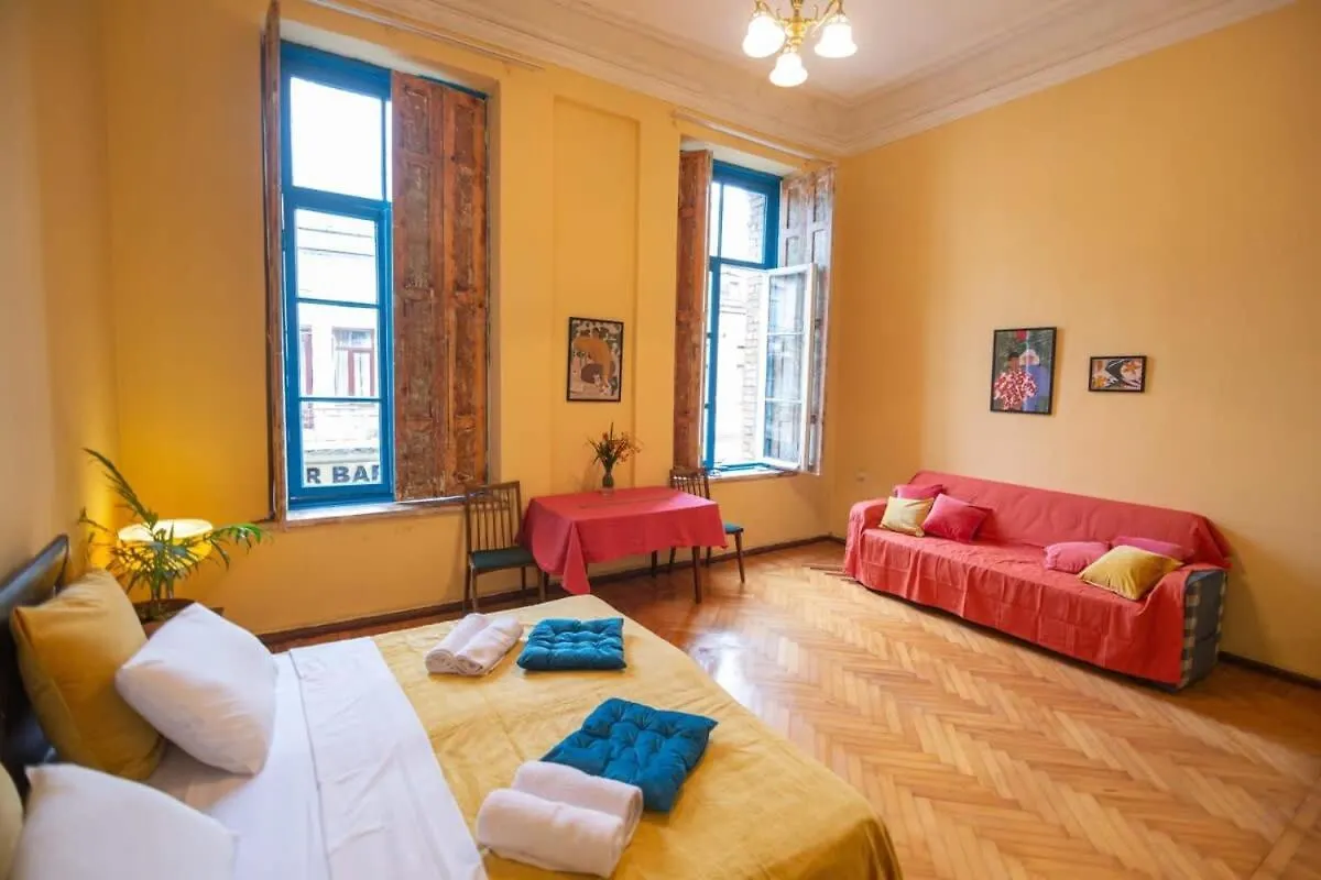 Stylish Apartment In Historic Building Batumi